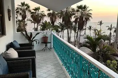 Image de 4, 000 sq ft 6 bed ocean Villa w/housekeeping included! !