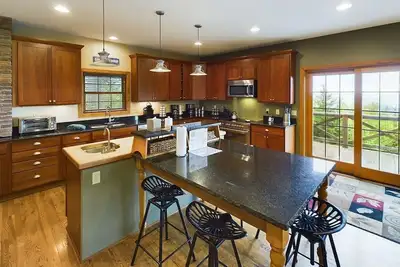 Image de West Ridge #11 - 350 N Westridge Rd - 8-Bedrm Home by RedAwning