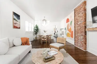 Image de Charming 4 Bed Home Downtown Indy: Comfy & Bright!