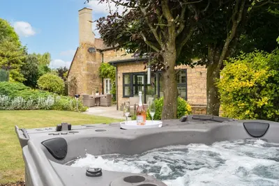 Image de Large family and dog friendly Manor House with hot tub - sleeps 10 guests  in 5 bedrooms