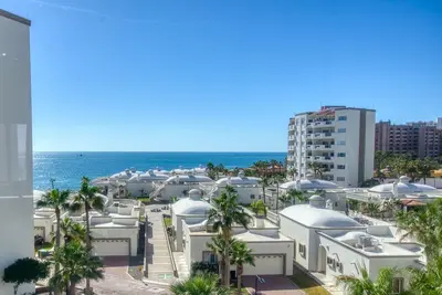 Image de Beachfront Oceanview 2 bed Condo Water Slides Las Palmas Resort Sandy Beach