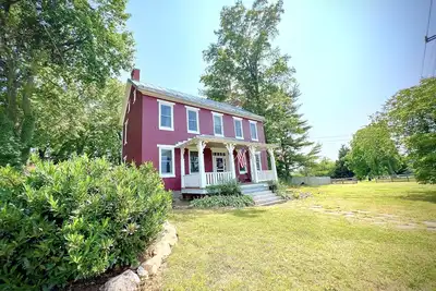 Image de Firefly Hill - Renovated farmhouse with large backyard - sleeps 8