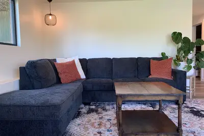 Image de Discover Ucluelet's hidden gem! Newly renovated 2bed suite with inlet views.