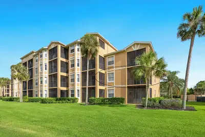 Image de Elegant 2-bedroom Condo with Picturesque Pond and Golf Course Views