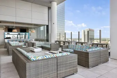 Image de 1bd/Atlanta - Downtown w/Rooftop Pool and Pool Bar!