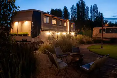 Image de Experience Unique Bus Homes at Bondilodge - Your Perfect Getaway!