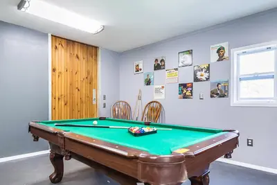 Image de Lake Ariel Retreat w. Game Room