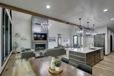 Image de Luxurious Lead Vacation Rental w/ Private Hot Tub!