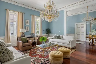 Image de New Listing: Majestic Historic Monthly Rental