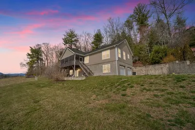 Image de ~Mountain Views~Great location~Near DuPont and Pisgah Forest