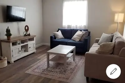 Image de Welcome to Casa de Cruz where everything is a short drive away! Perfect for you!