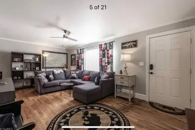 Image de Elk Spur Outpost – Wine, Hike, Walk to Fun!