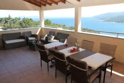 Image de Appartement de trois chambres avec la terrasse et la vue sur le mer Rabac, Labin (A-7473-e)