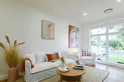 Image de Paradise on Palmer - Whimsical Abode, Firepit