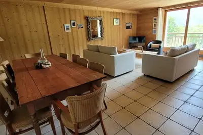 Image de Appartement Spacieux, Séjour et 2 Chambres Avec vue sur les Montagnes
