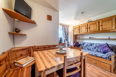 Image de Appartement 'Nikye Morillon 5 Personnes' avec vue sur montagne et balcon