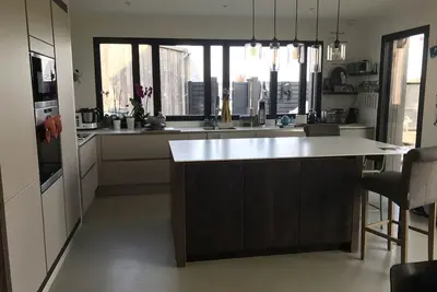Image de maison bord de rance
