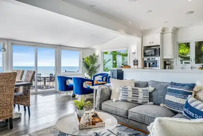 Image de 4 Bedroom Beach House Oasis with Salt Water Pool