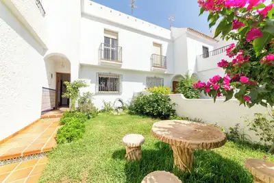 Image de Maison de vacances 'La Buganvilla' avec terrasse privée, jardin privé et climatisation
