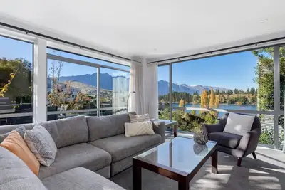 Image de Carrick 3  | Central  | Mountain Views | Spacious Balcony