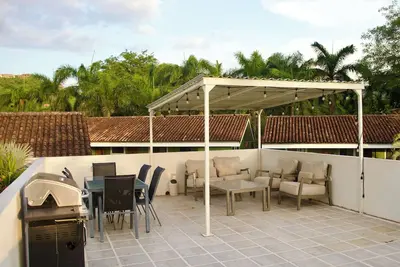 Image de The Nest 2 bedroom/1 bath Condo + Rooftop patio