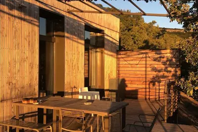 Image de Maison Contemporaine en Bois sur Pilotis, vue Incroyable