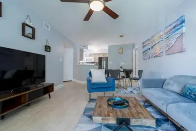 Image de Updated Luxury Condo Close to Beach-Island Club