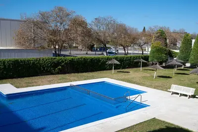 Image de At016 Pau Casals: Apartamento con una piscina grande y A/A, a 200m de la playa