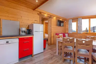 Image de Appartement rénové pour 8 à Avoriaz, charme montagnard et moderne