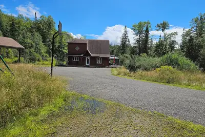 Image de Nature lover’s retreat in the forest. Near hiking, skiing, swimming, etc\n