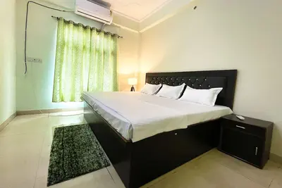 Image de Premium Homestay Near Triveni Sangam for Upto 12 People, at Affordable Price!