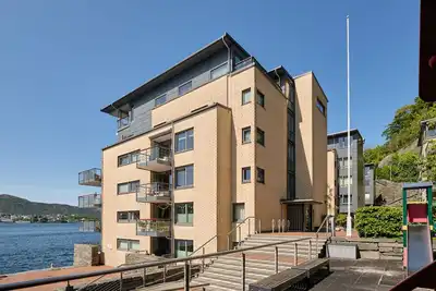 Image de Sea-kissed Elegance: Your Bergen City Retreat