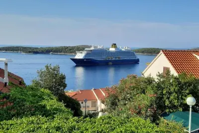 Image de Sunny Mediterranean Apartment Steps from the Beach