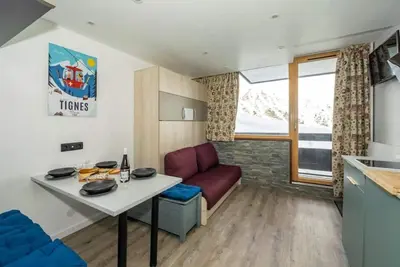 Image de À 300m des pistes de ski, Rez-de-chaussée, balcon, télévision, casier à ski, 21m², Tignes