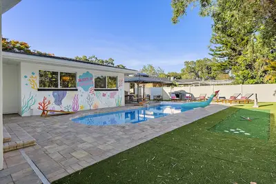 Image de Beach Tropics Heated Pool House, Golf + Fire Pit!