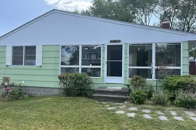 Image de Black Point Beach Cottage, Walk to Beach, Relaxing, Family Friendly, Safe!