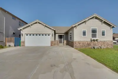 Image de Remodeled Livingston Home w/ Private Backyard!