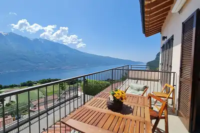 Image de La Quiete 34 Balcony swimming pool lake view