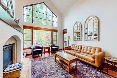 Image de Arrowhead condo with ski-in/out access, pool, hot tub, tennis court, & W/D