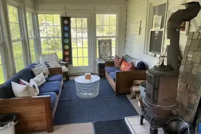 Image de Lotus-flower family and pet friendly farmhouse
