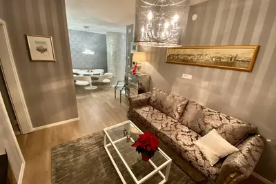 Image de Top Location, Stylish Apartment, City Center, Nearby Parking, Bus/train Station