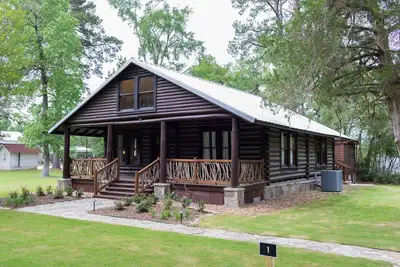 Image de Rustic Charm with Modern Amenities, Two Creeks Crossing Resort