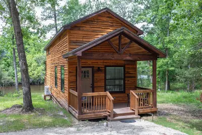 Image de Cozy, Spacious, and Right on the Banks of Rocky Creek, Two Creeks Crossing Resort