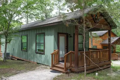 Image de A Cozy Getaway Right on the Water, Two Creeks Crossing Resort