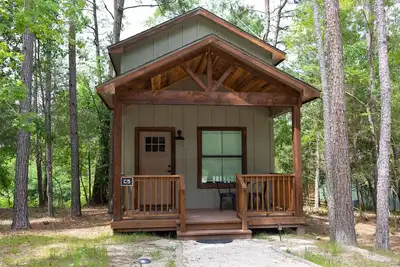 Image de Cozy, Spacious, and Right on the Banks of Rocky Creek, Two Creeks Crossing Resort