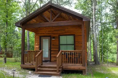 Image de A Cozy Getaway Right on the Water, Two Creeks Crossing Resort