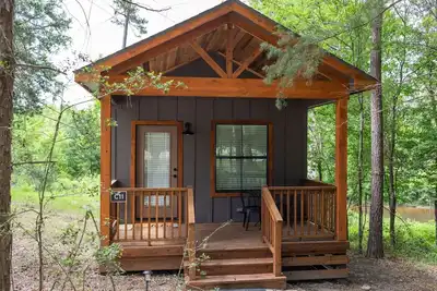 Image de A Cozy Getaway Right on the Water, Two Creeks Crossing Resort
