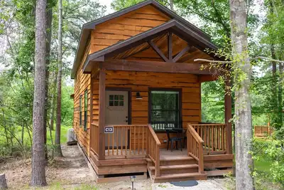 Image de Cozy, Spacious, and Right on the Banks of Rocky Creek, Two Creeks Crossing Resort