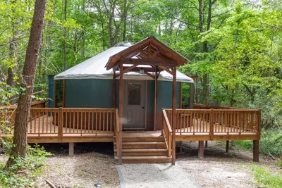 Image de A romantic and charming getaway, Two Creeks Crossing Resort