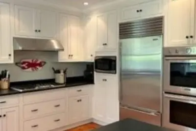 Image de Edgartown Townhouse - 1 mile from beach & walk to town!